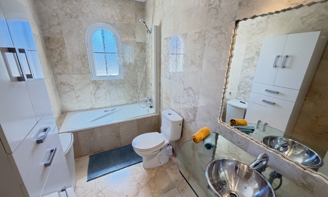 Resale - Villa -
Las Ramblas Golf - Inland