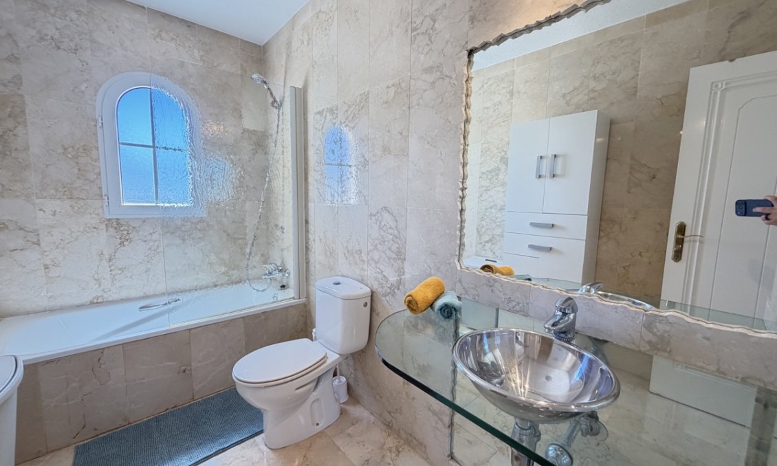 Resale - Villa -
Las Ramblas Golf - Inland