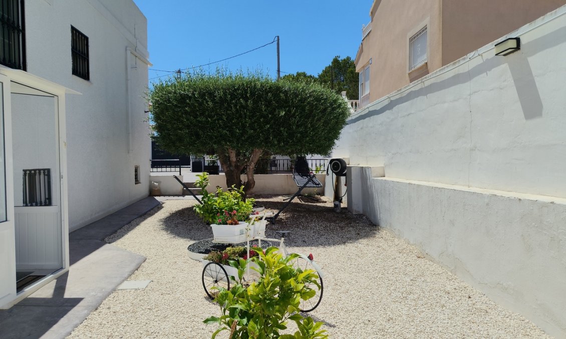 Resale - Villa -
San Miguel / Vistabella Golf - Inland