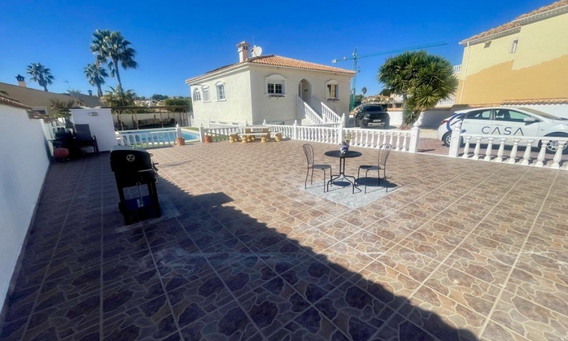 Resale - Villa -
Urb. La Marina - Inland