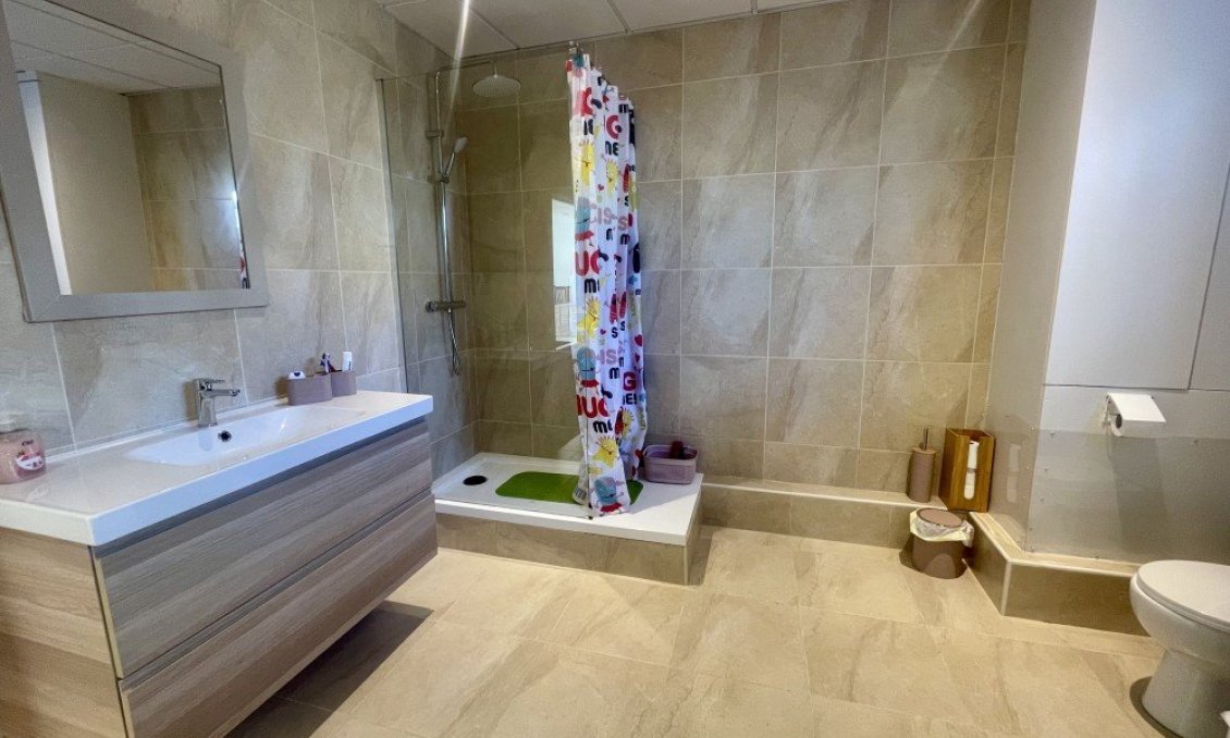 Resale - Villa -
Urb. La Marina - Inland