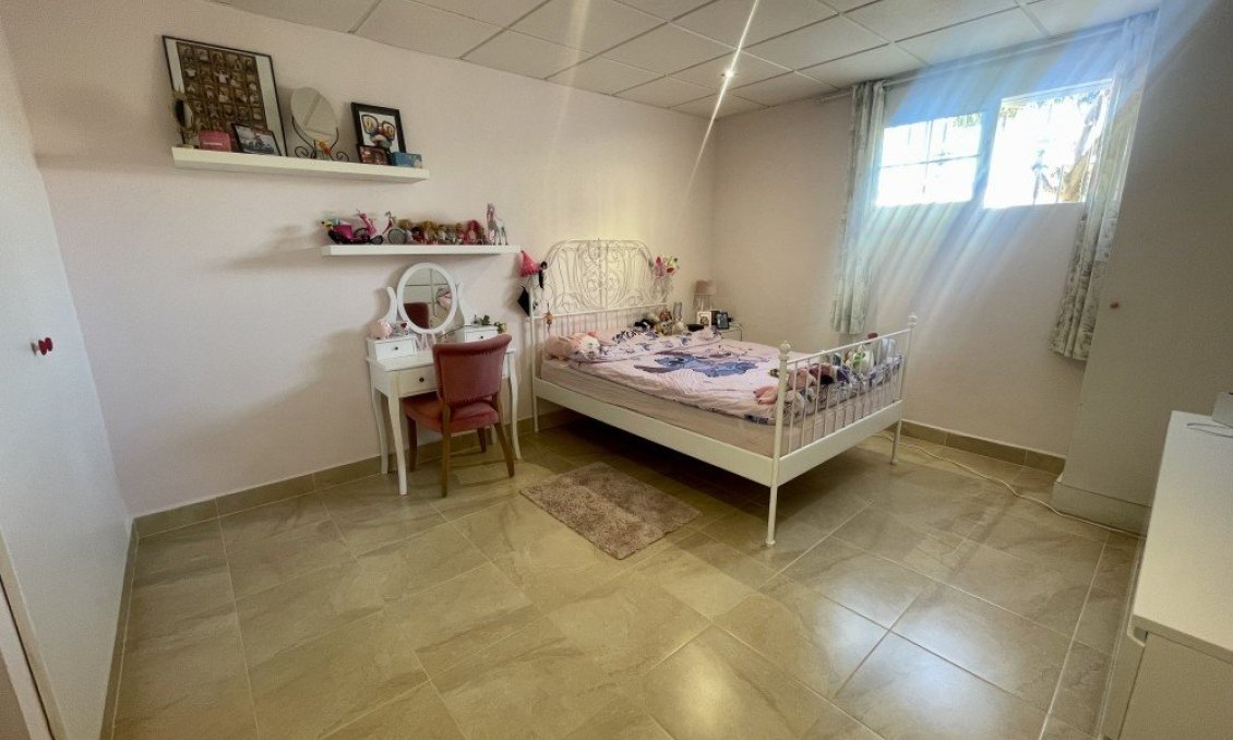 Resale - Villa -
Urb. La Marina - Inland