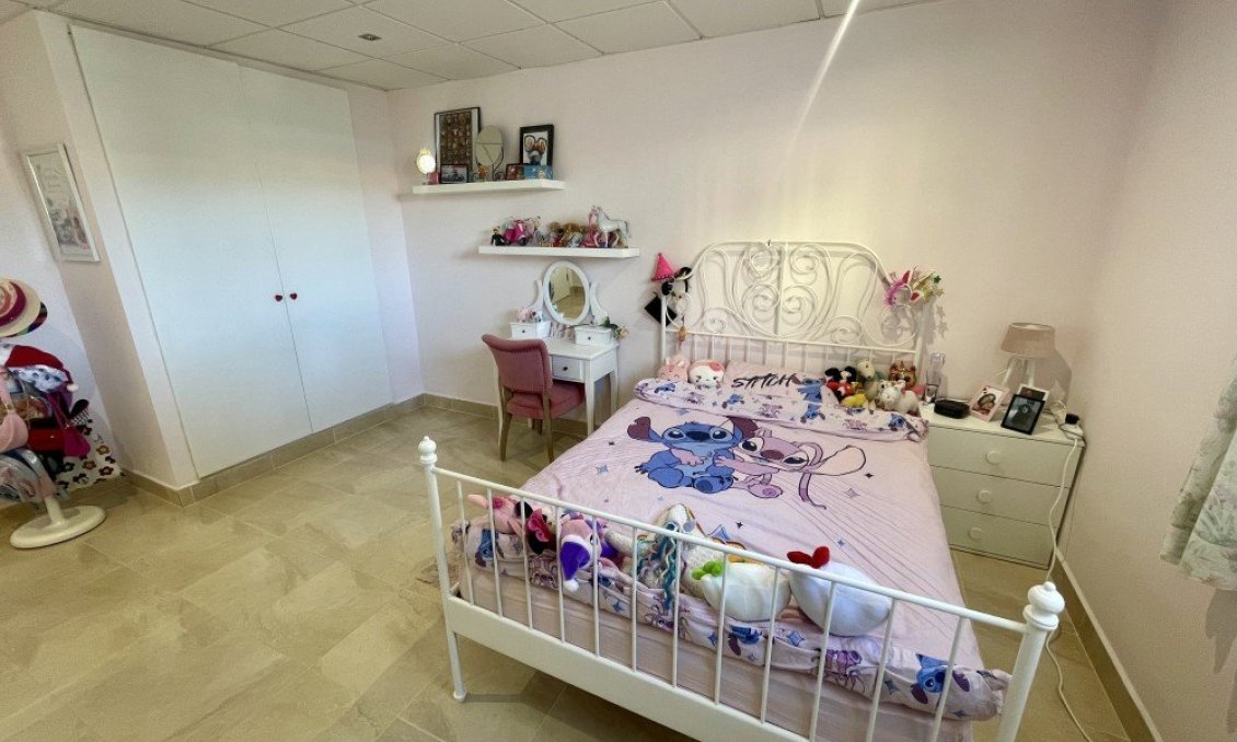 Resale - Villa -
Urb. La Marina - Inland