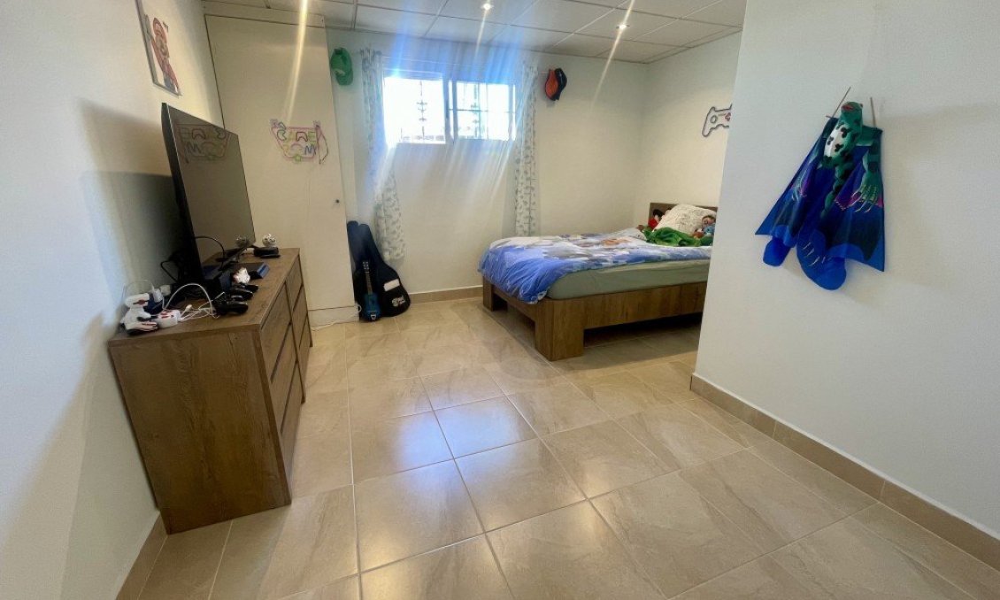 Resale - Villa -
Urb. La Marina - Inland