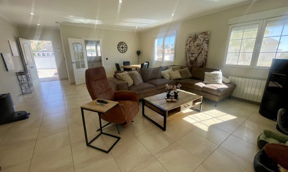 Resale - Villa -
Urb. La Marina - Inland
