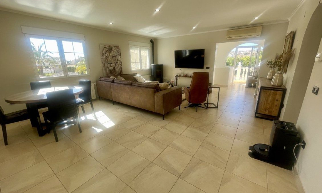 Resale - Villa -
Urb. La Marina - Inland