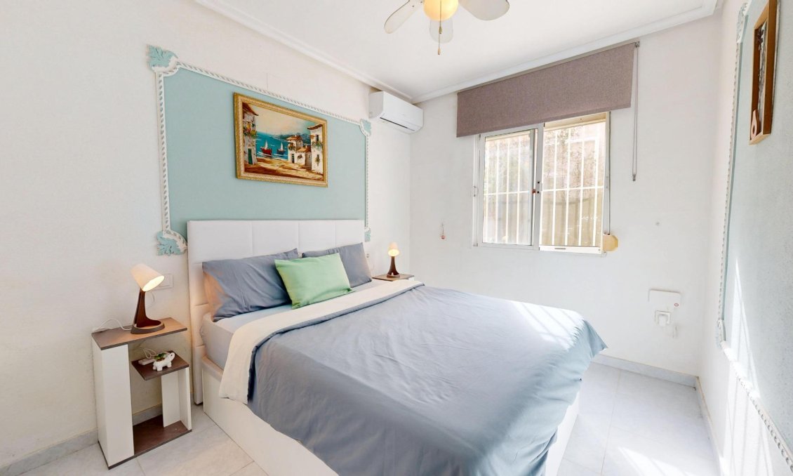 Revente - Villa / Jumelée -
San Miguel de Salinas - 03193