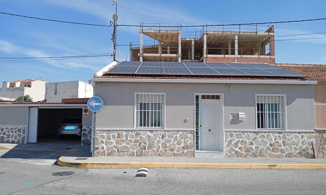 Resale - Villa / Semi semi-detached -
Los Montesinos - PUEBLO CENTRO