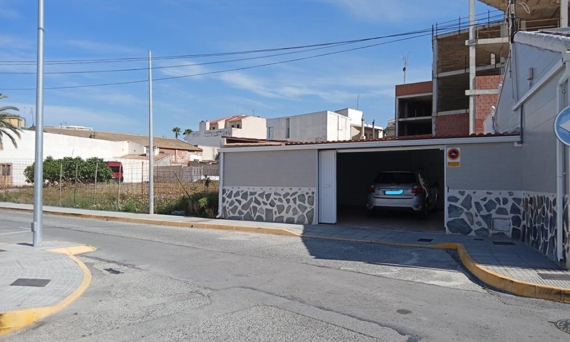 Resale - Villa / Semi semi-detached -
Los Montesinos - PUEBLO CENTRO