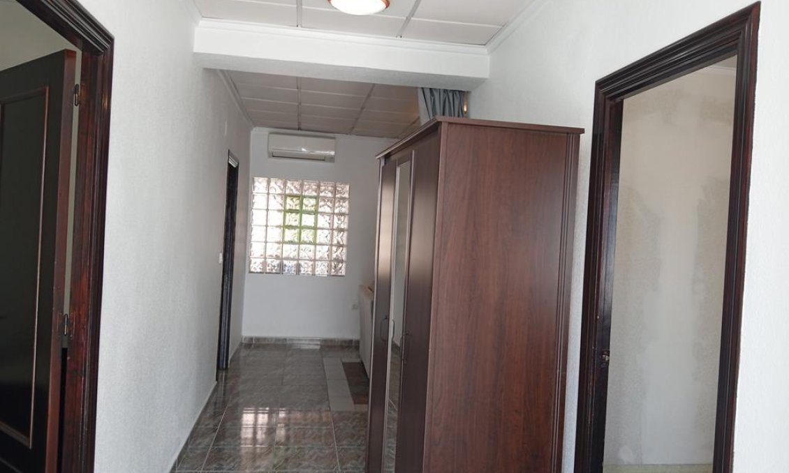 Resale - Villa / Semi semi-detached -
Los Montesinos - PUEBLO CENTRO