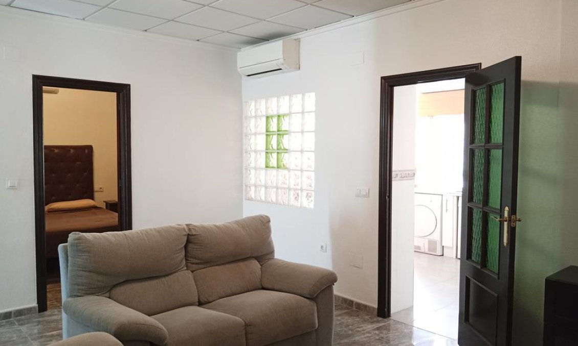 Resale - Villa / Semi semi-detached -
Los Montesinos - PUEBLO CENTRO