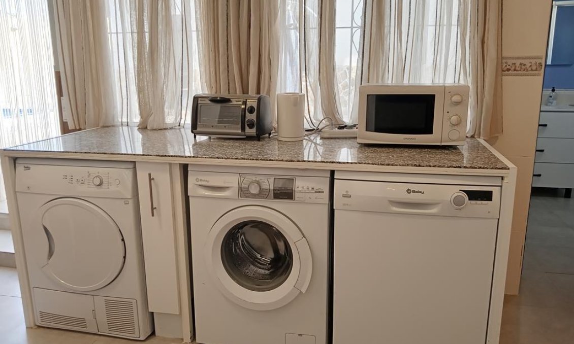 Resale - Villa / Semi semi-detached -
Los Montesinos - PUEBLO CENTRO
