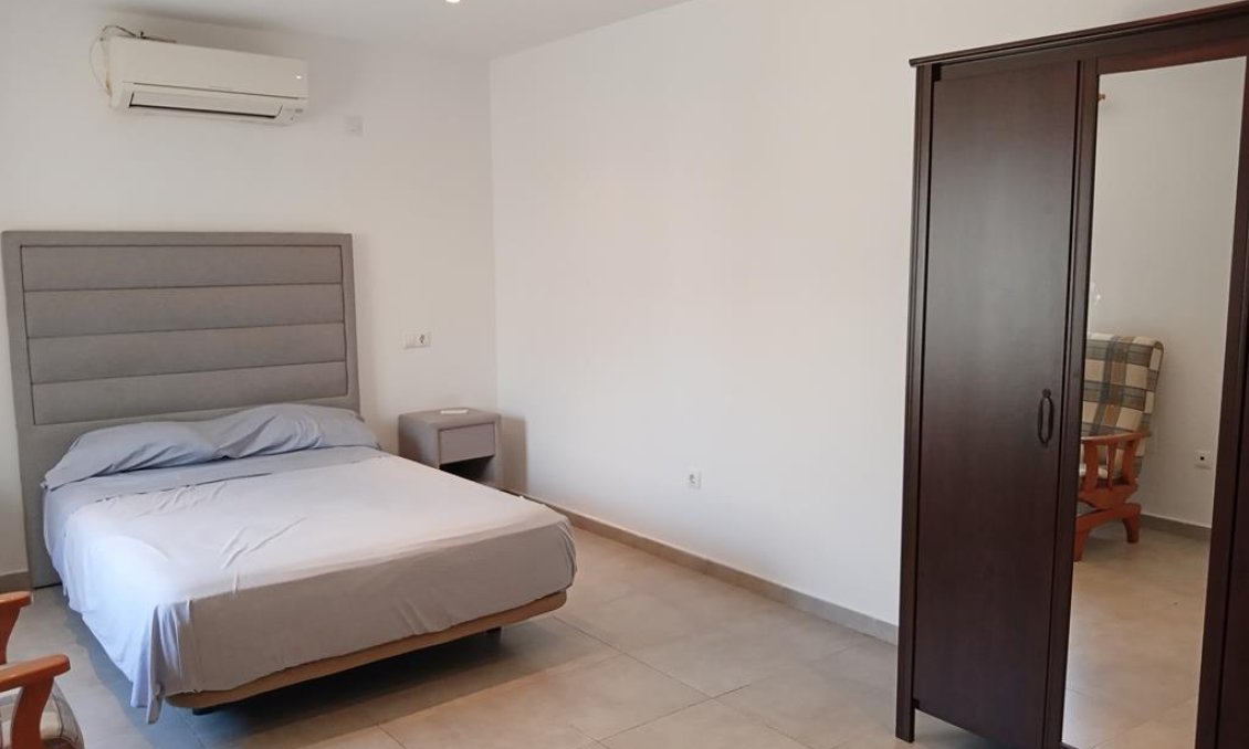 Resale - Villa / Semi semi-detached -
Los Montesinos - PUEBLO CENTRO