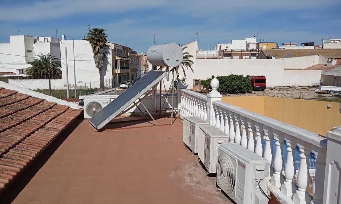 Resale - Villa / Semi semi-detached -
Los Montesinos - PUEBLO CENTRO