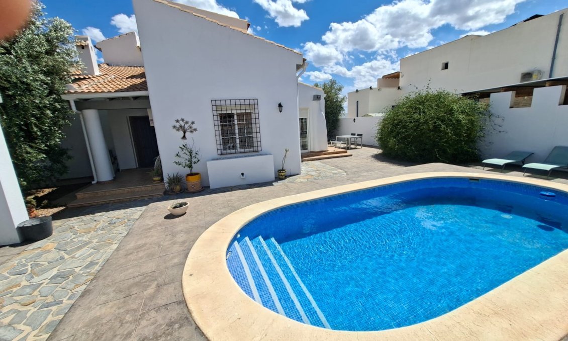 Segunda mano - Villa -
Fortuna - Inland