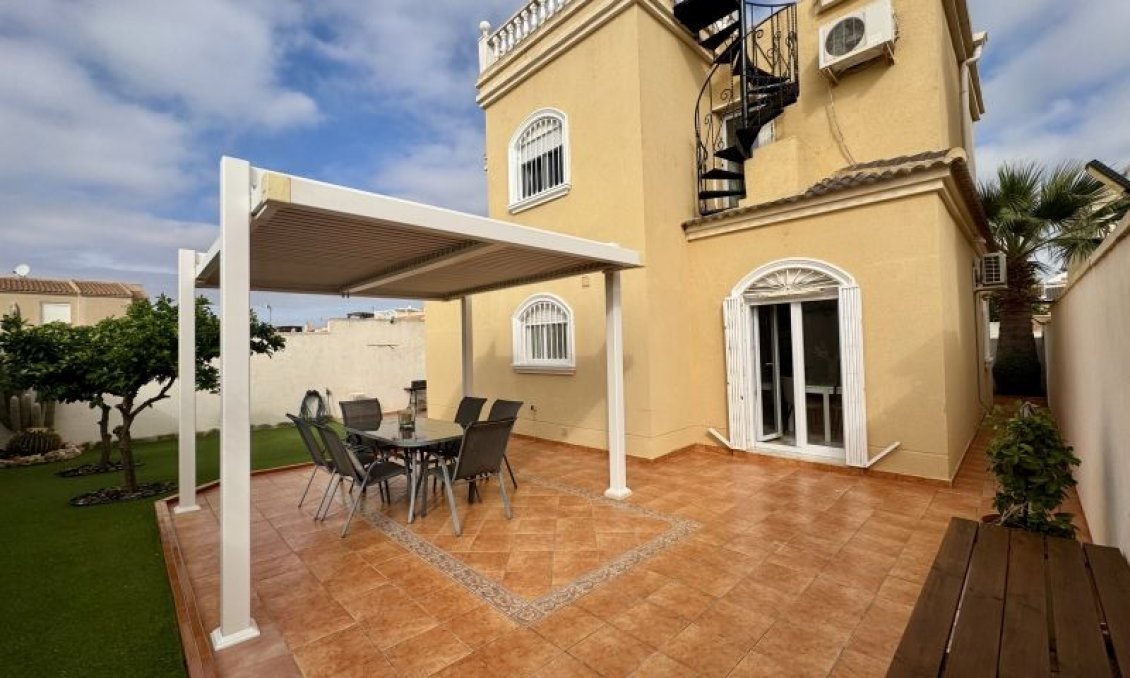 Wiederverkauf - Villa -
Torrevieja - Costa Blanca