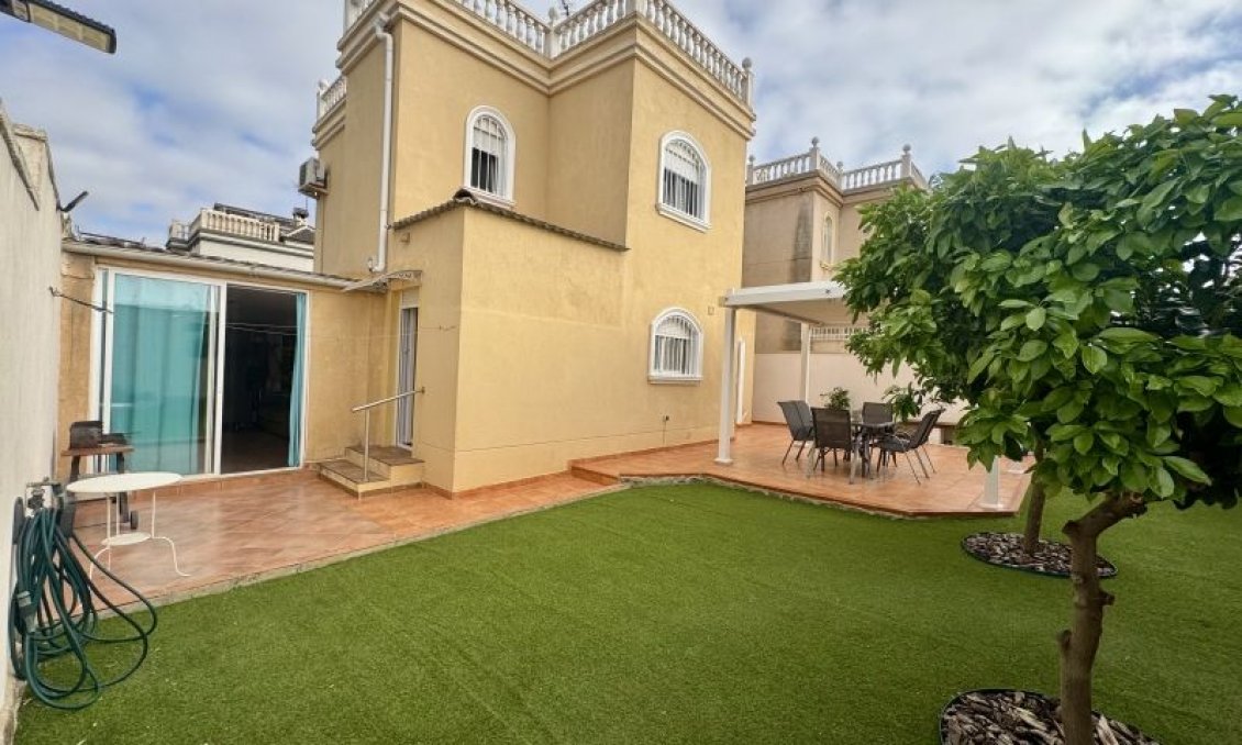 Wiederverkauf - Villa -
Torrevieja - Costa Blanca