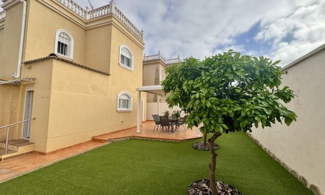 Wiederverkauf - Villa -
Torrevieja - Costa Blanca