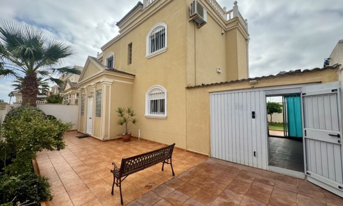 Wiederverkauf - Villa -
Torrevieja - Costa Blanca