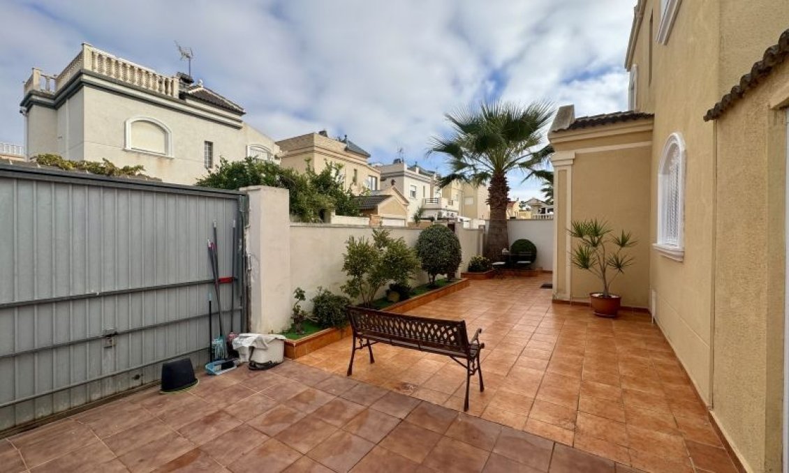 Wiederverkauf - Villa -
Torrevieja - Costa Blanca