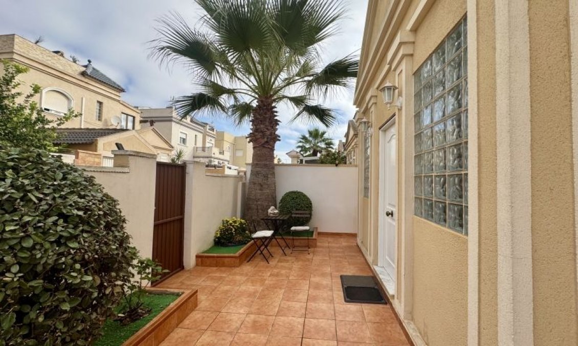 Wiederverkauf - Villa -
Torrevieja - Costa Blanca