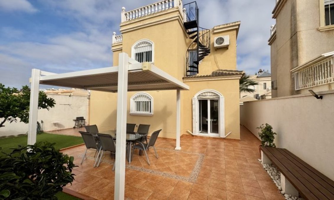 Wiederverkauf - Villa -
Torrevieja - Costa Blanca