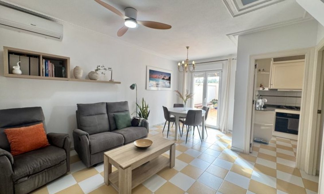 Wiederverkauf - Villa -
Torrevieja - Costa Blanca