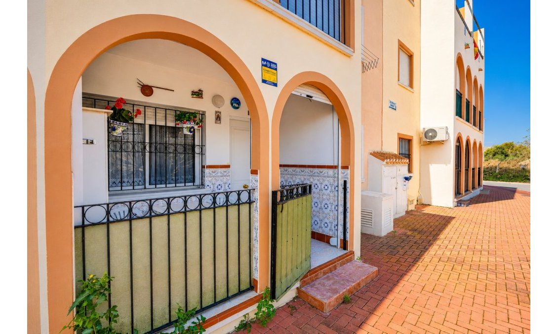 Resale - Bungalow -
Torrevieja - Costa Blanca