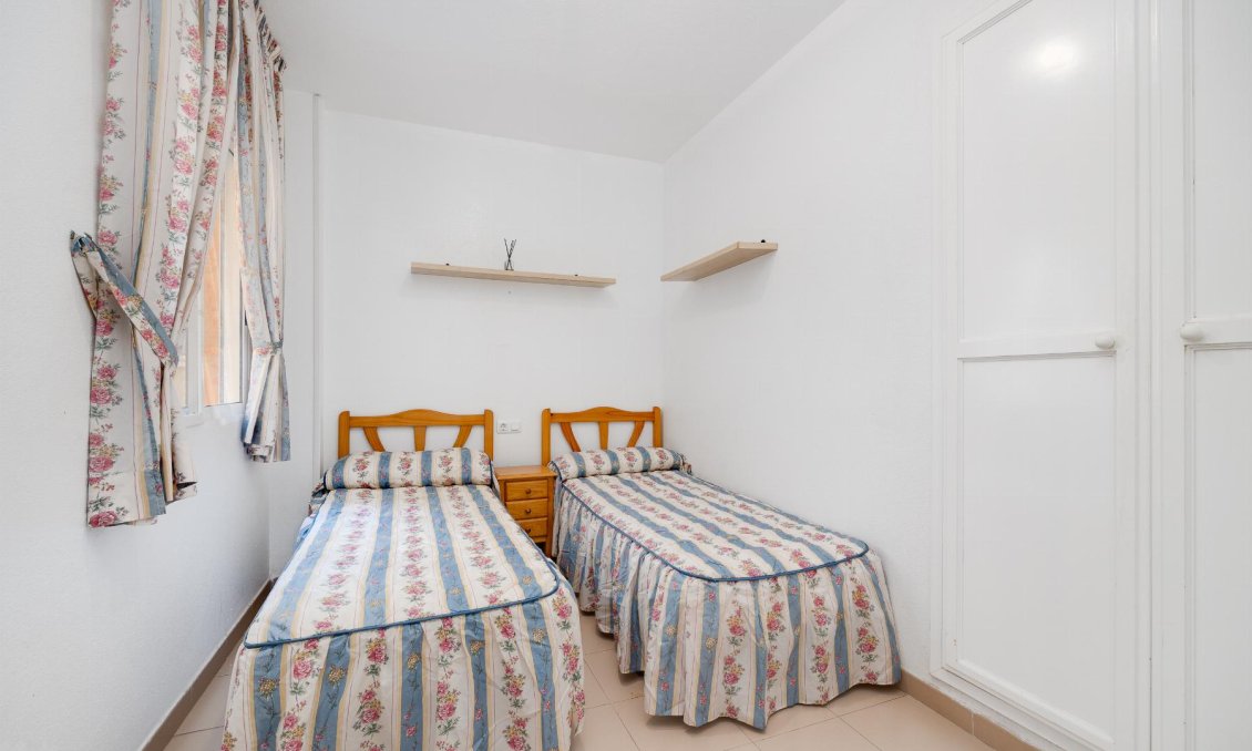 Resale - Bungalow -
Torrevieja - Costa Blanca