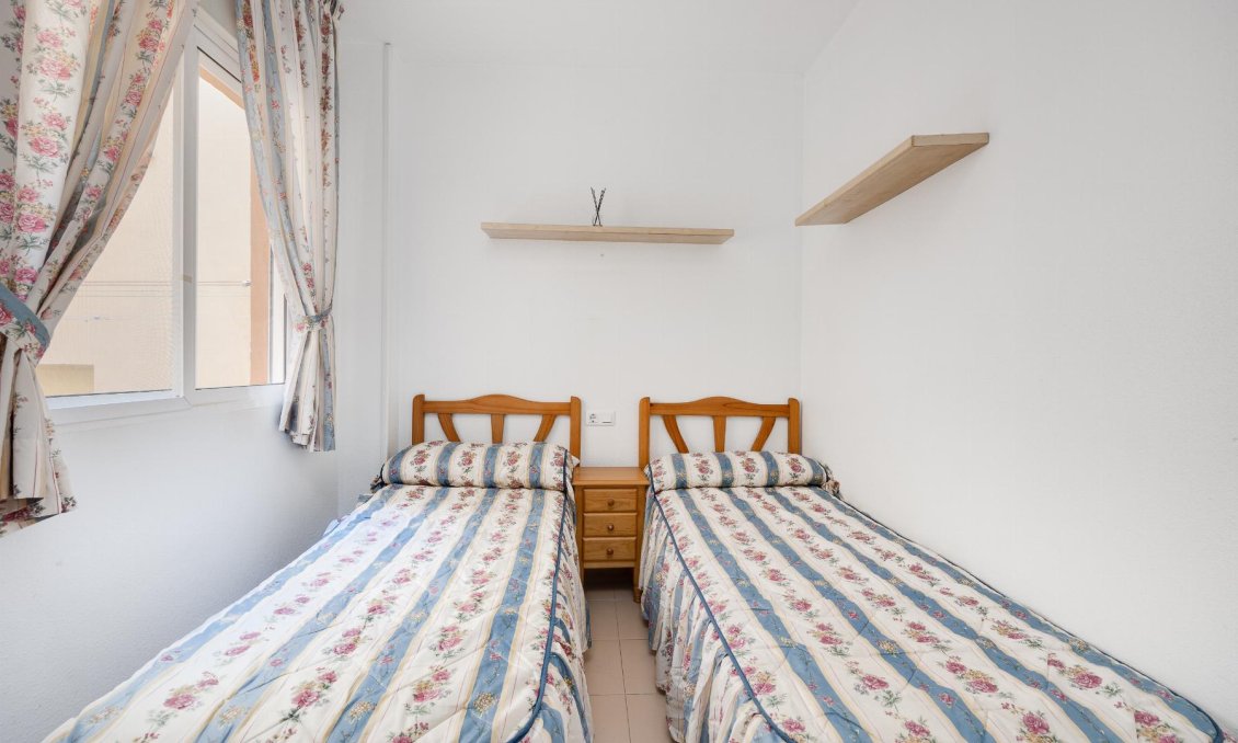 Resale - Bungalow -
Torrevieja - Costa Blanca
