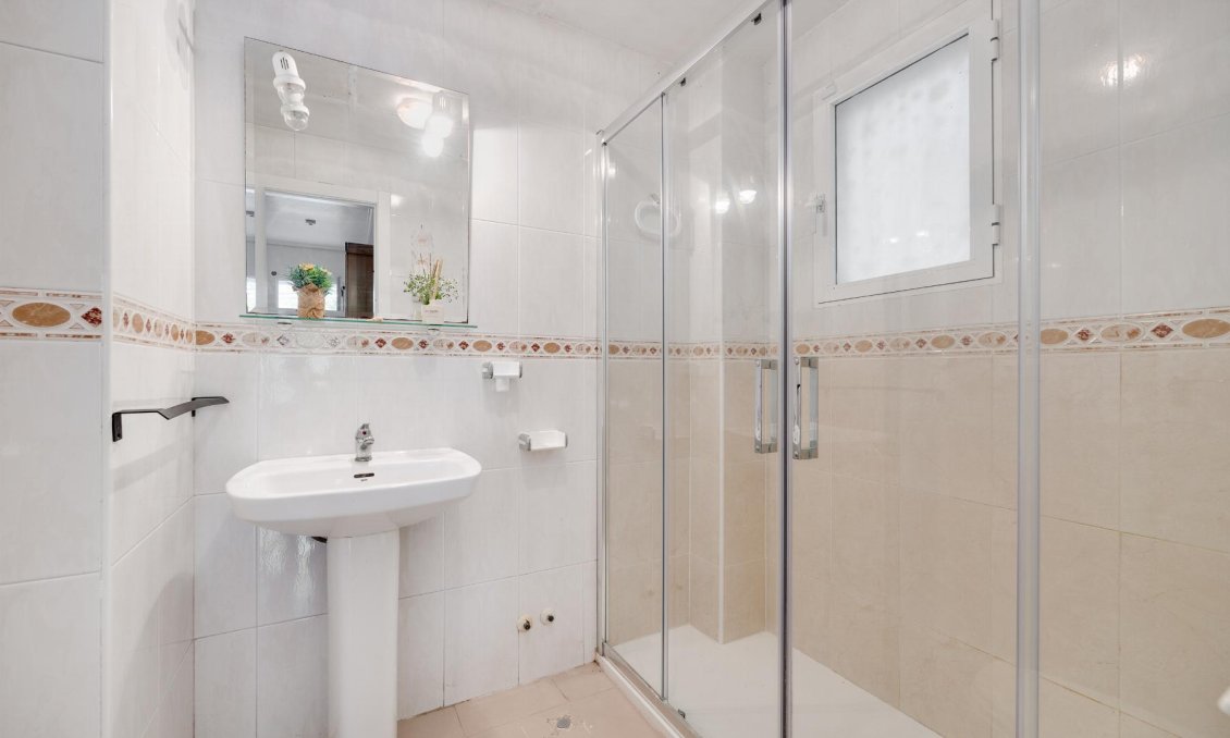 Resale - Bungalow -
Torrevieja - Costa Blanca