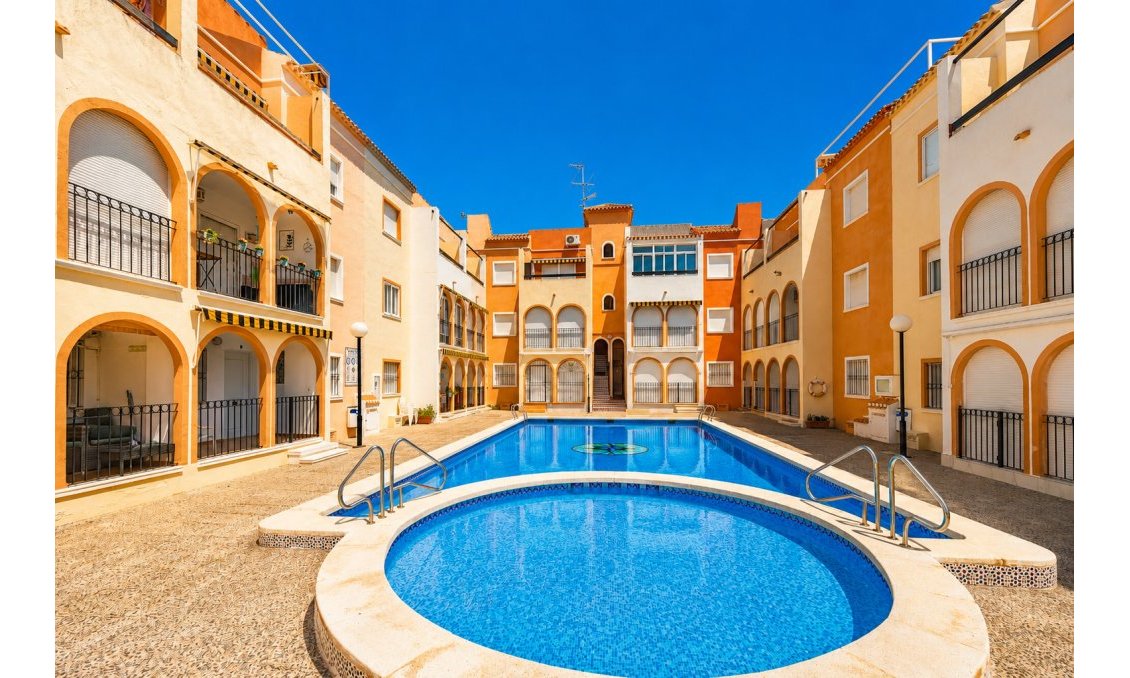 Resale - Bungalow -
Torrevieja - Costa Blanca