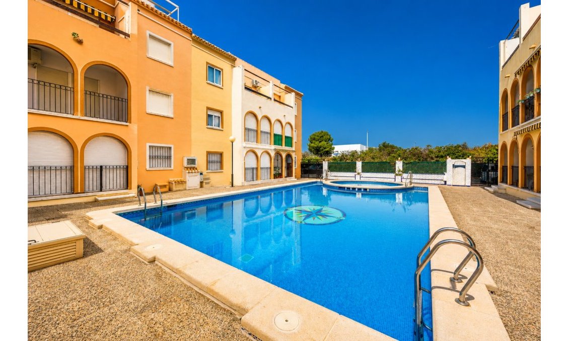 Resale - Bungalow -
Torrevieja - Costa Blanca