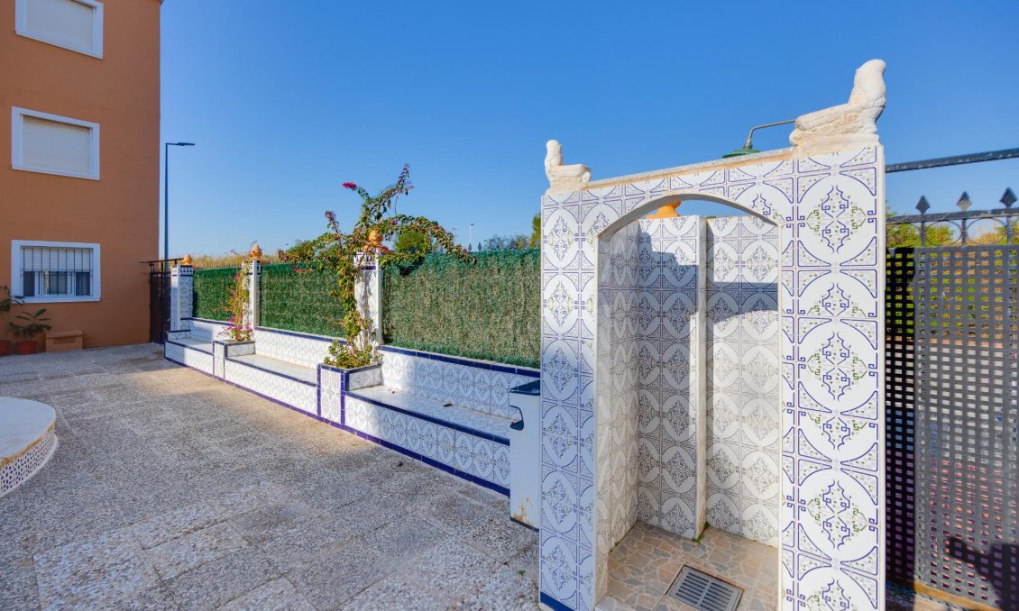 Resale - Bungalow -
Torrevieja - Costa Blanca
