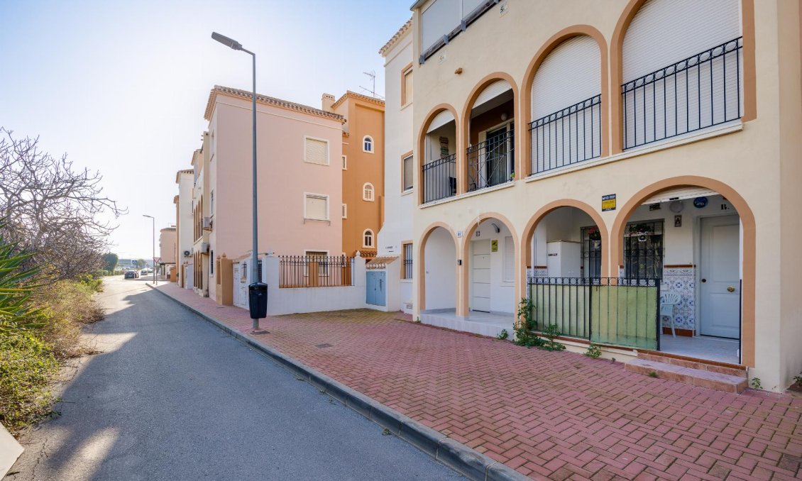 Resale - Bungalow -
Torrevieja - Costa Blanca