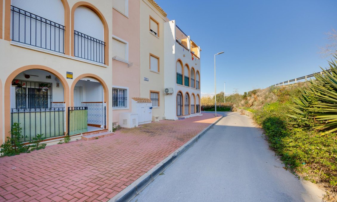 Resale - Bungalow -
Torrevieja - Costa Blanca