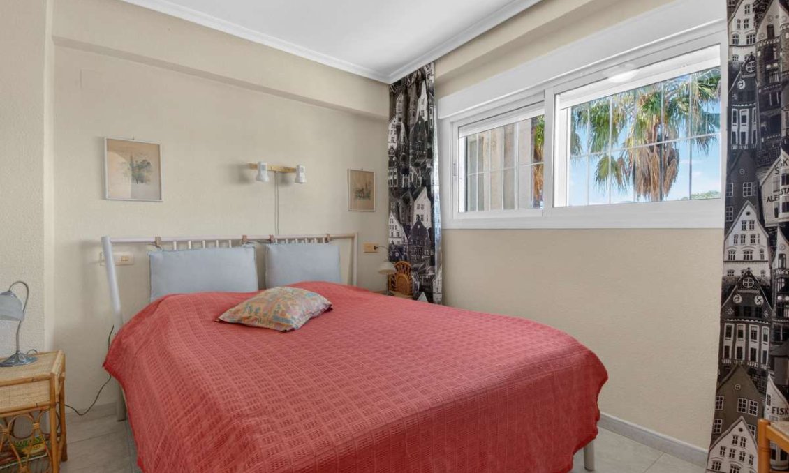 Resale - Apartment -
Punta Prima - Costa Blanca