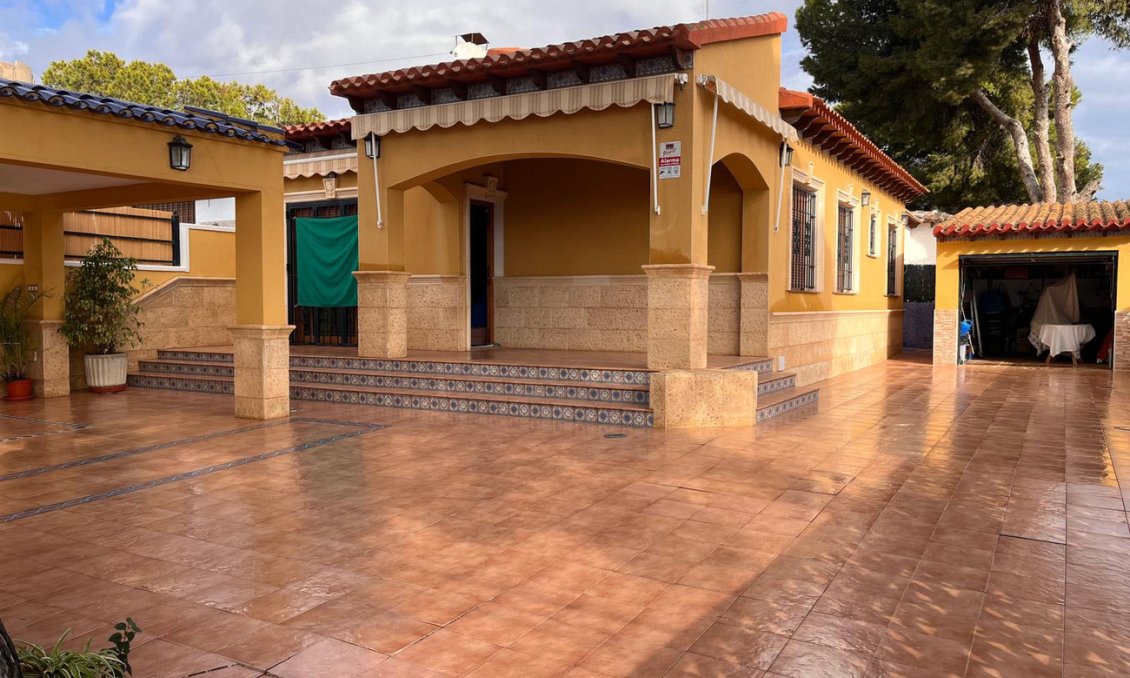 Revente - Villa / Jumelée -
Orihuela Costa - Punta Prima