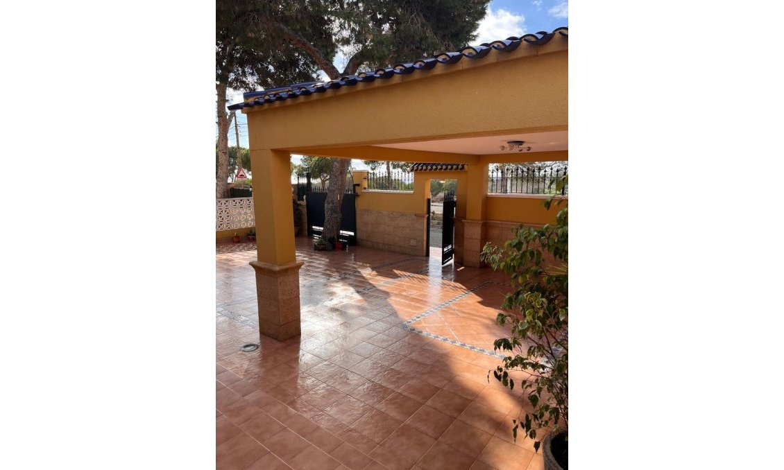 Revente - Villa / Jumelée -
Orihuela Costa - Punta Prima