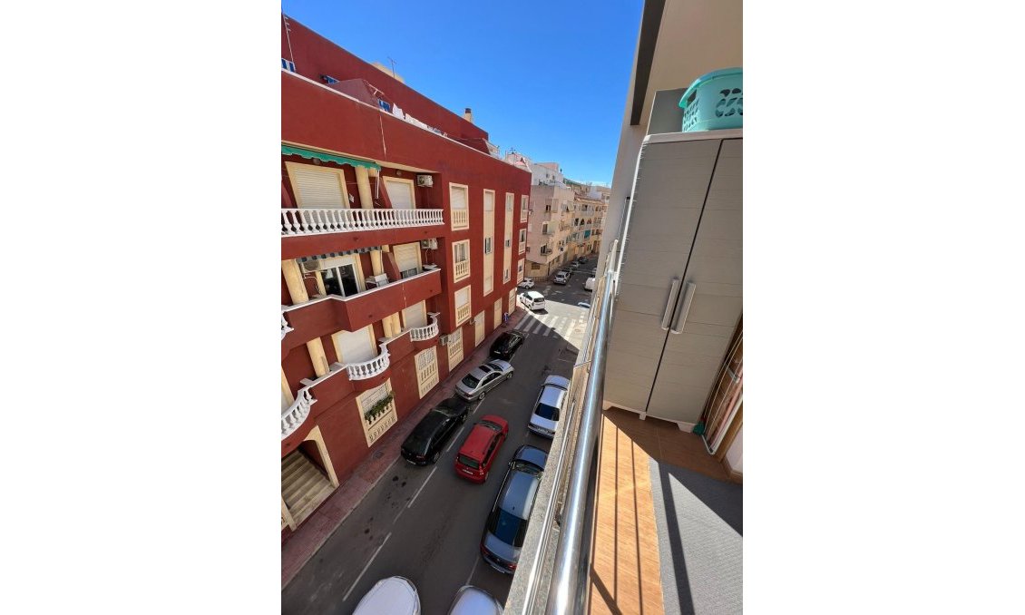 Resale - Apartment -
Torrevieja - Centro