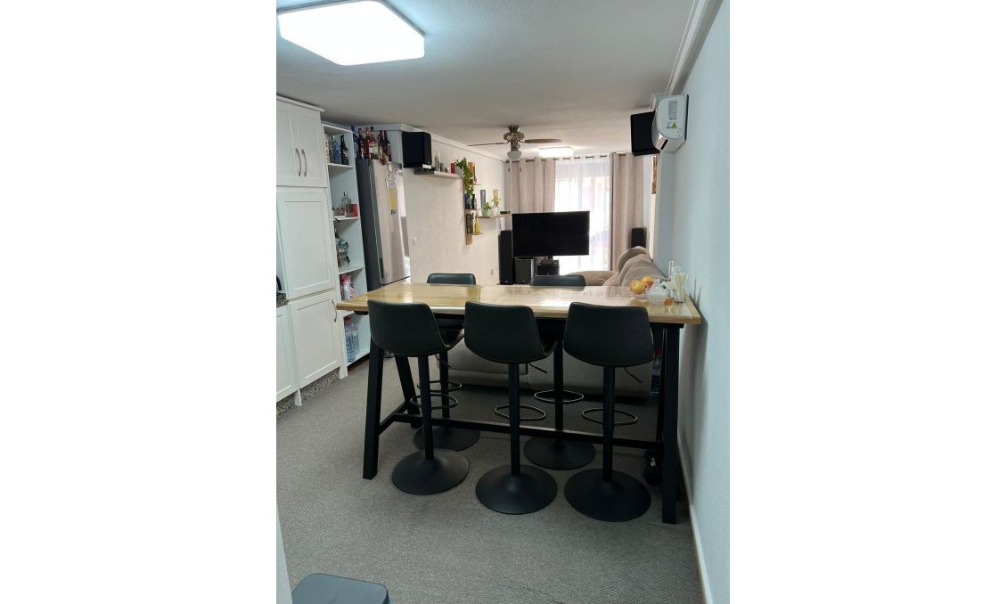 Resale - Apartment -
Torrevieja - Centro