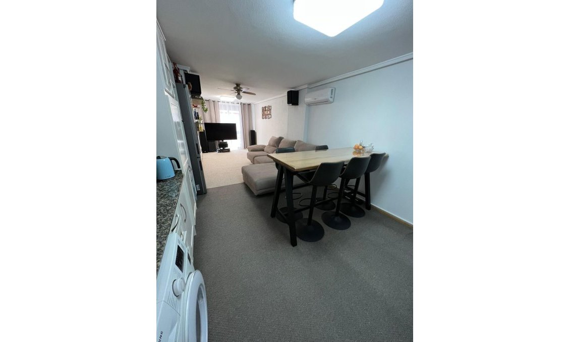 Resale - Apartment -
Torrevieja - Centro