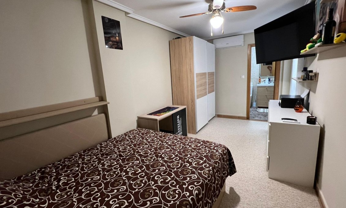 Resale - Apartment -
Torrevieja - Centro