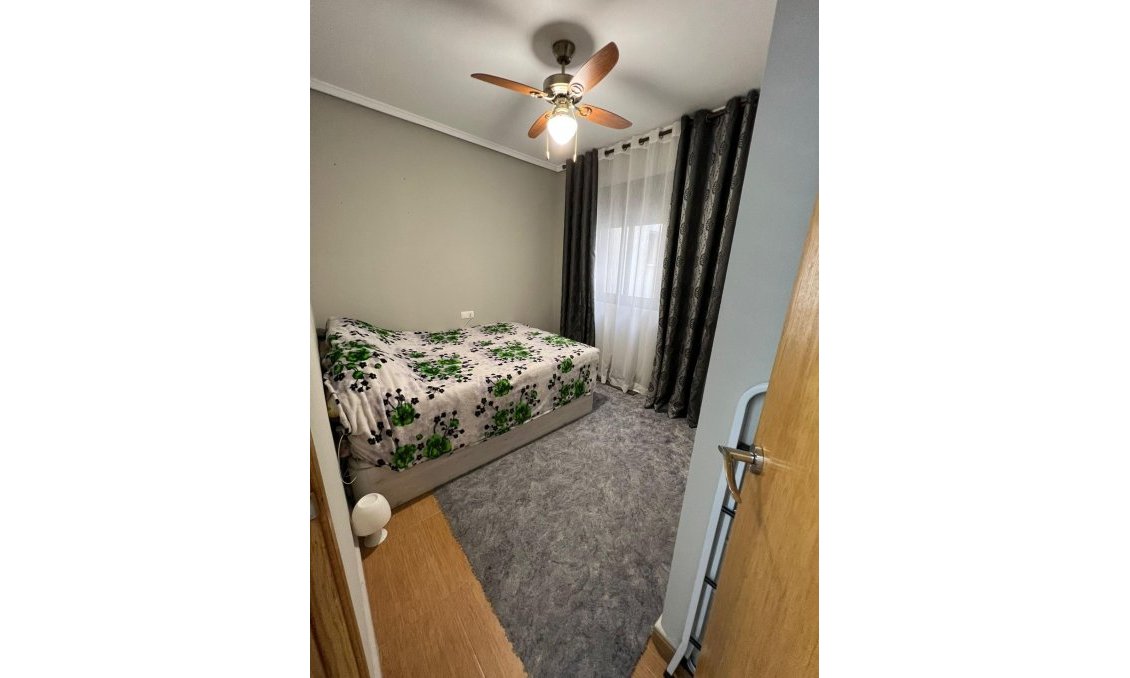 Resale - Apartment -
Torrevieja - Centro