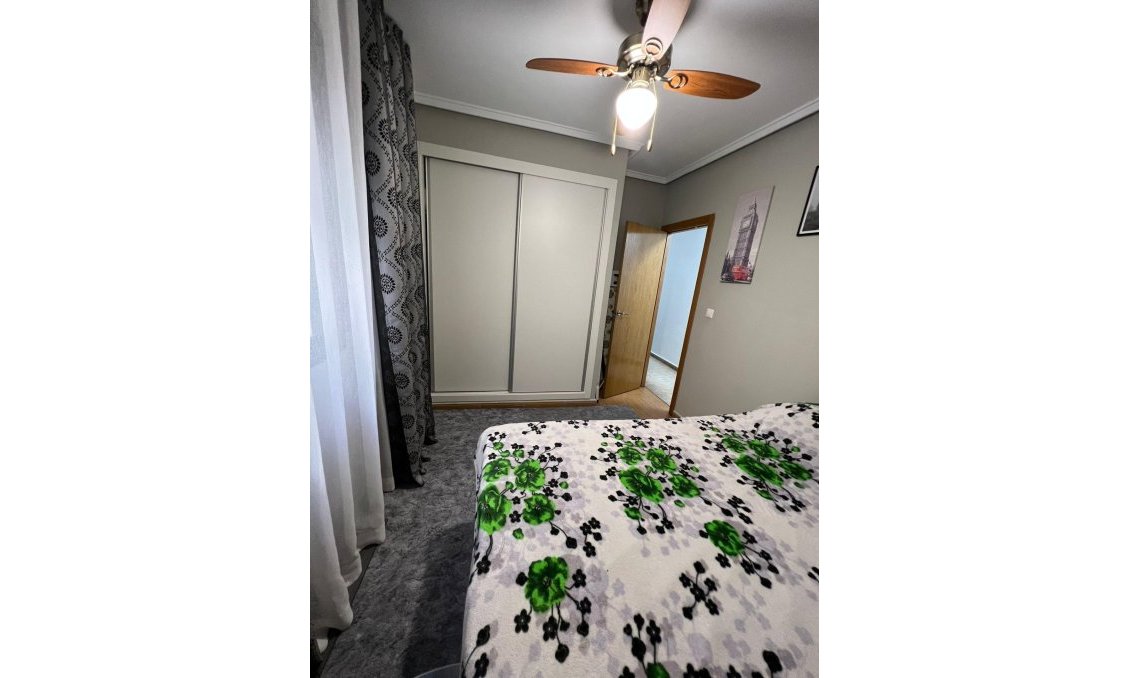 Resale - Apartment -
Torrevieja - Centro