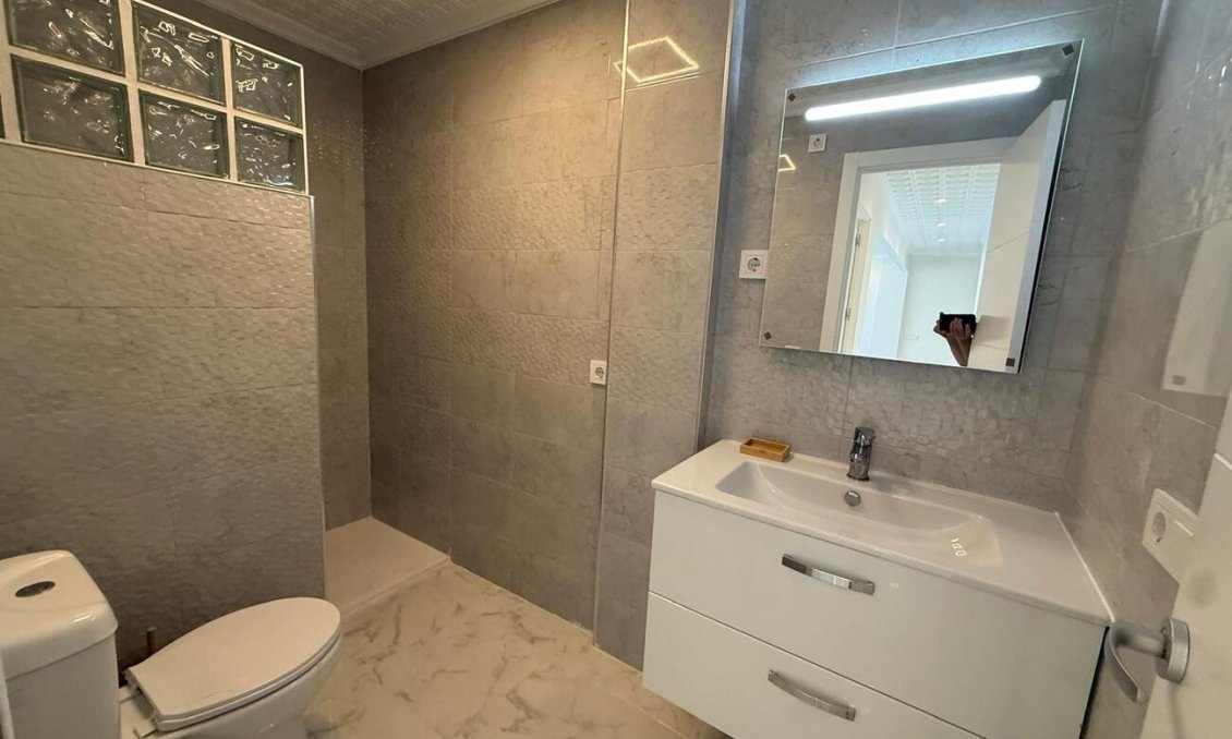 Resale - Apartment -
Torrevieja - Playa del Acequión