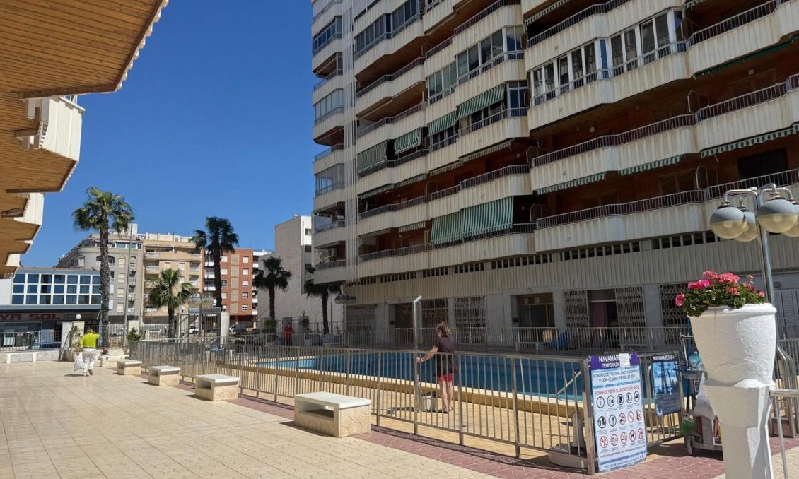 Resale - Apartment -
Torrevieja - Playa del Acequión