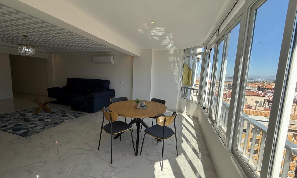 Resale - Apartment -
Torrevieja - Playa del Acequión