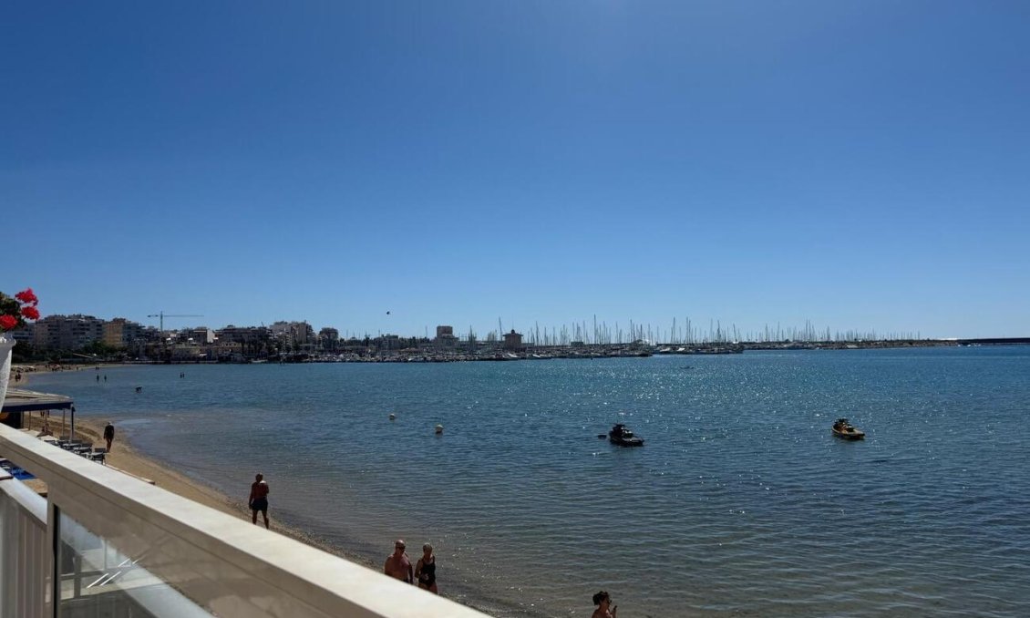Resale - Apartment -
Torrevieja - Playa del Acequión