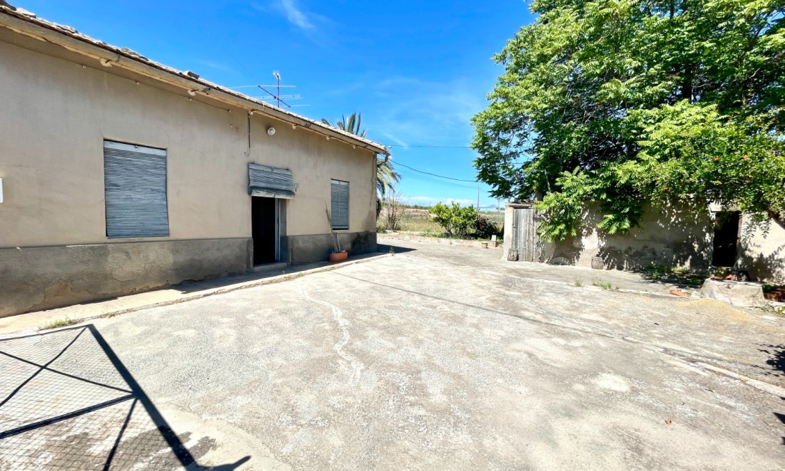 Resale - Villa -
La Romana - Inland